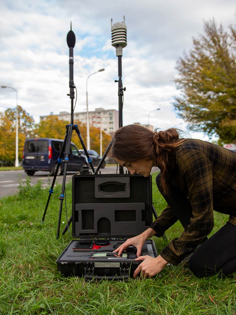 Monitorovacia stanica – vonkajší mikrofón, meteo stanica a vodoodolný kufrík